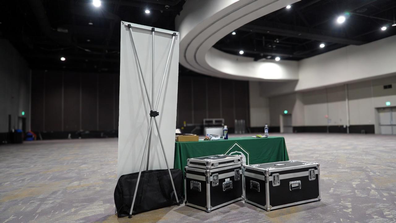 Portable trade show display with custom table cloth banner stand and carrying cases trade show displays custom table cloth with logo custom table cloths customized table cloth with logo custom printed table cloth 6ft tablecloth with logo rush order custom table cloth Diversified Printing Services portable trade show displays banner stand