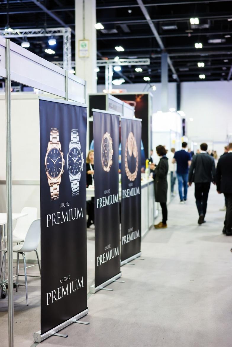 Premium display in action at a high-traffic expo. Premium display in action at a high-traffic expo
