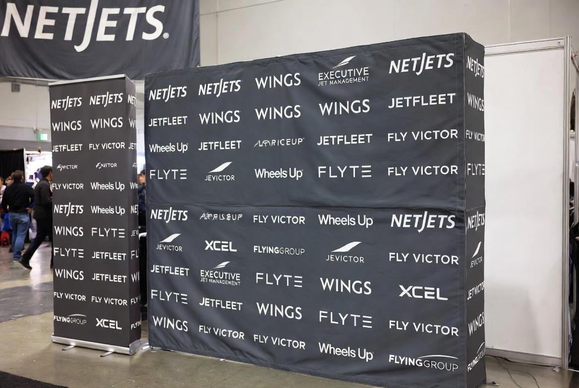 Retractable step and repeat banners hopup pop up portable design